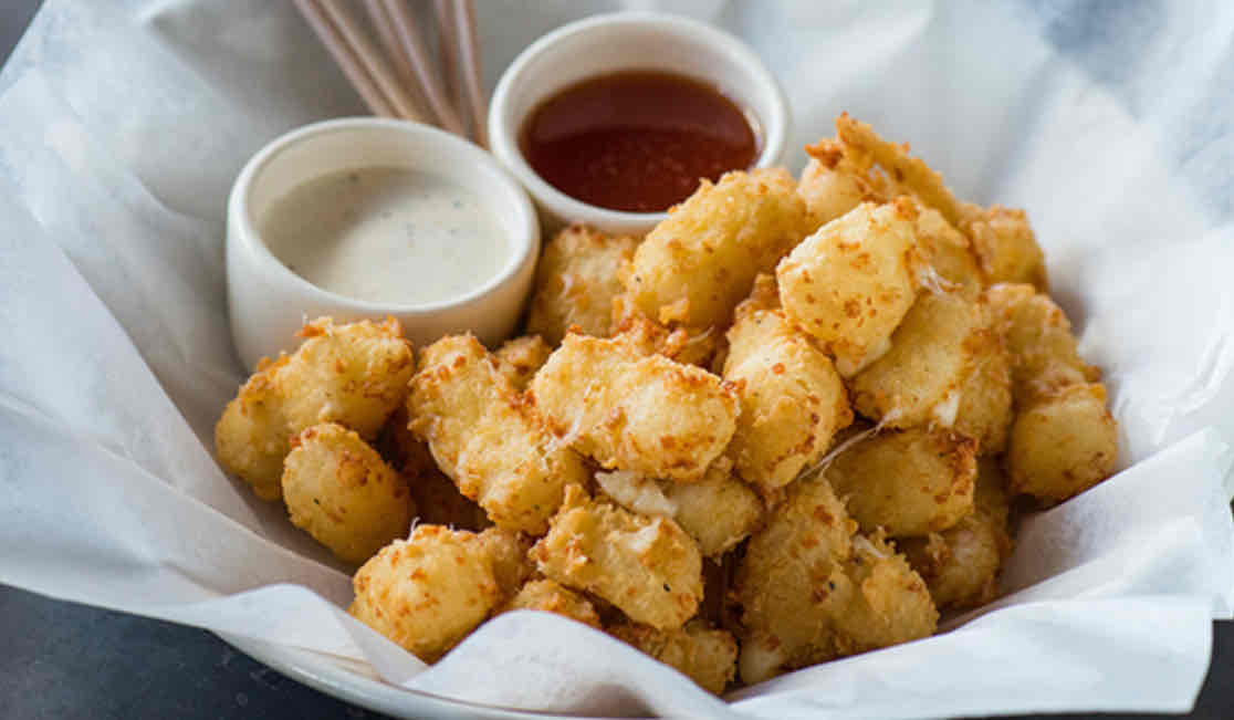 <p>Wisconsin fried cheese curds 3</p>