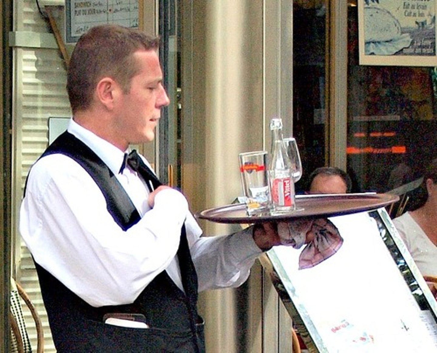 <p>waiter/waitress</p>