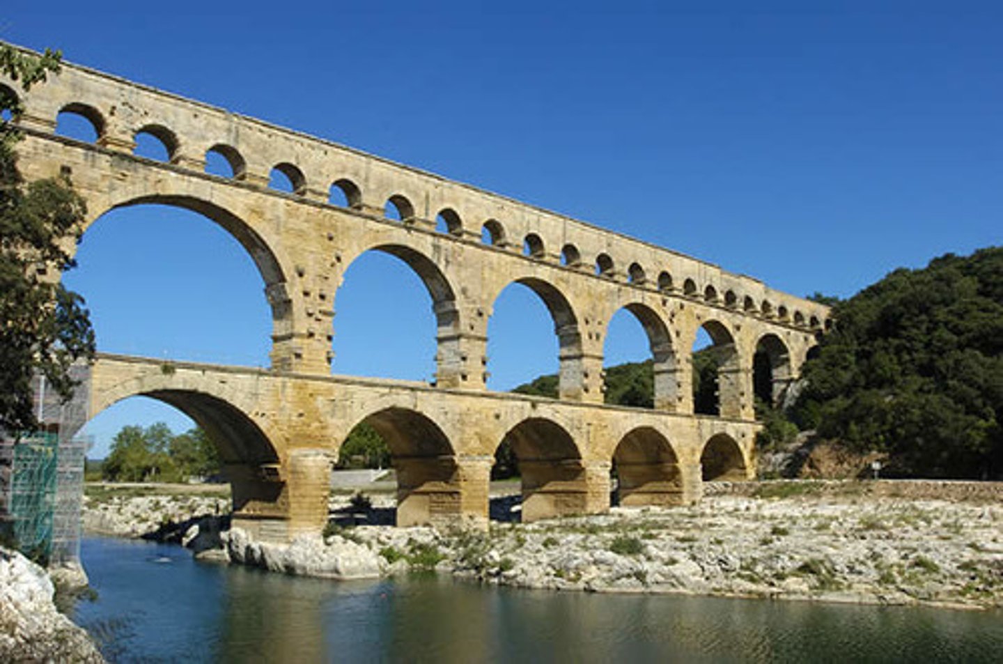<p>(Ca 30 BCE, Nîmes, France) Aqueduct. Transported 40 million gallons of water over 35 miles. Uses concrete at the bases, as it gets stronger in water.</p>