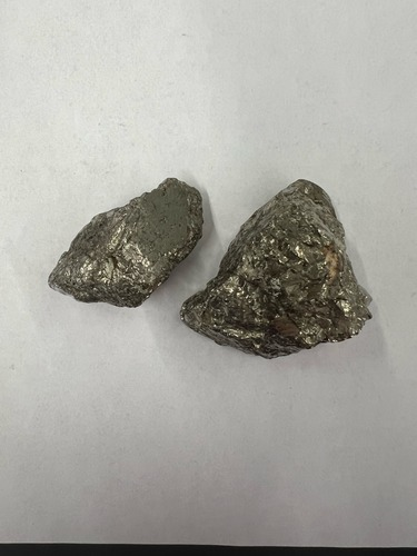 <ul><li><p>Gold</p></li><li><p>Metallic</p></li><li><p>Hardness: 6-6.5</p></li></ul>