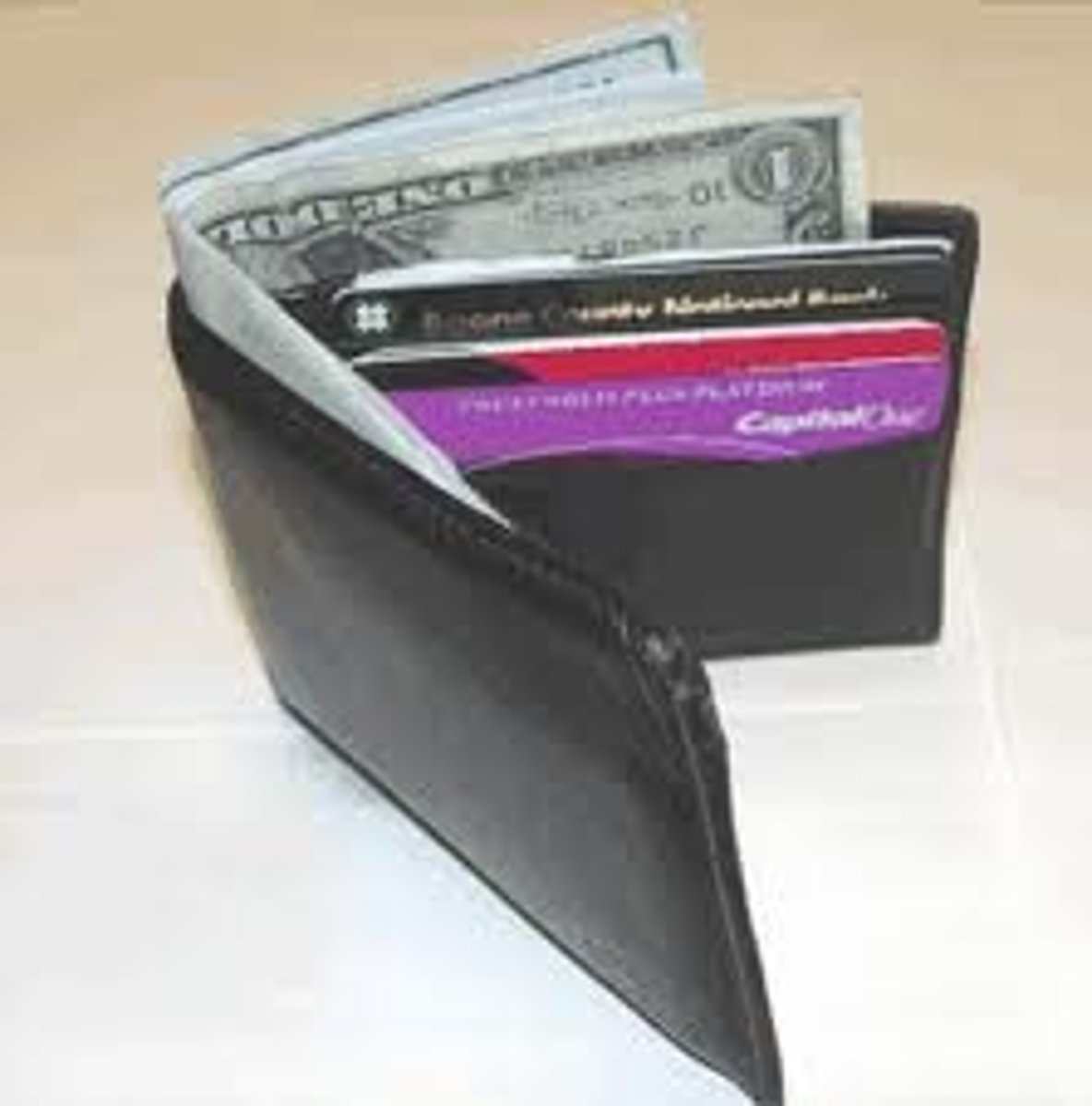 <p>a wallet - ví tiền</p>