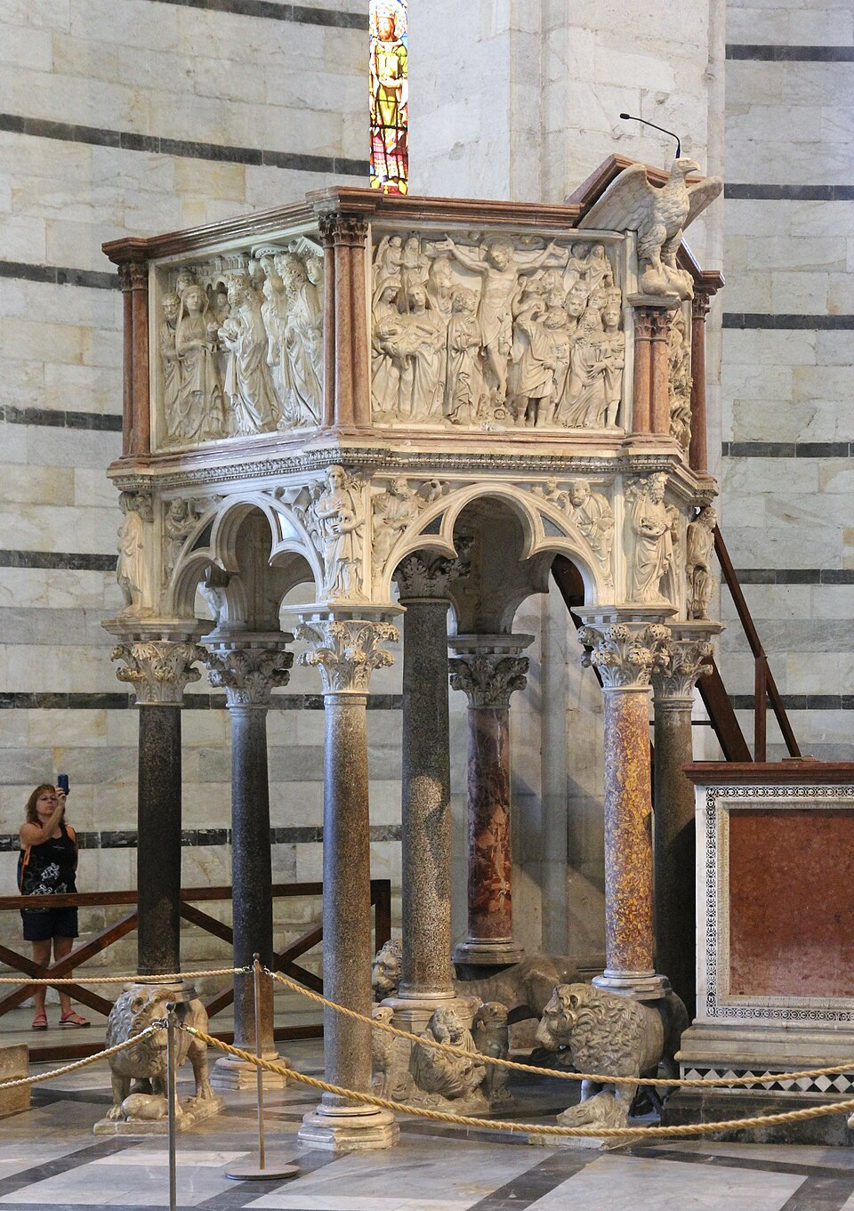 <p>Pulpit of Pisa Baptistry</p>