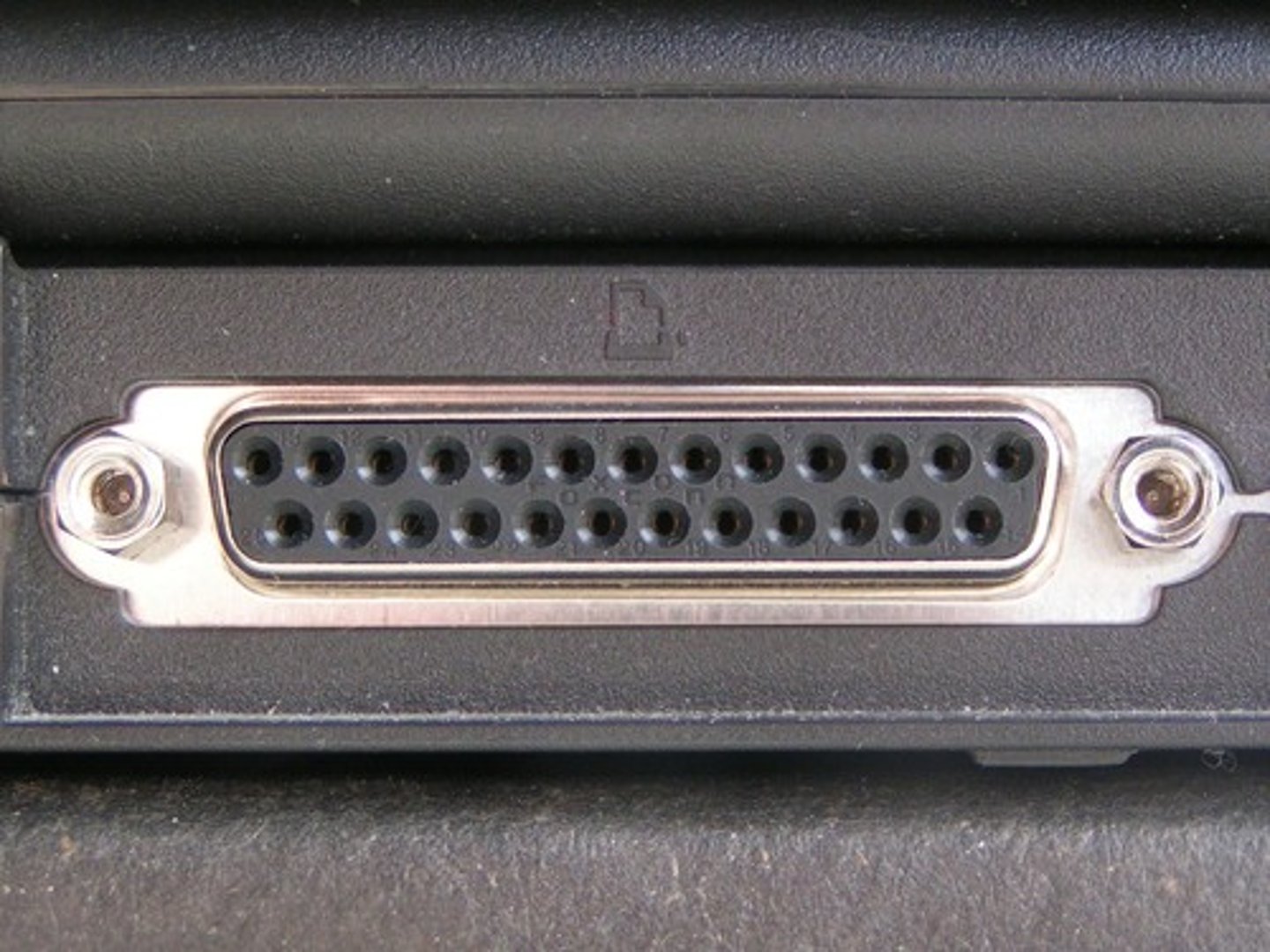 <p>Parallel Port uses 25 pins with a max bandwidth of 2.5MB/s</p>