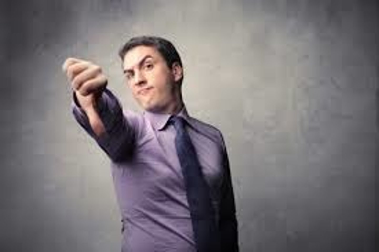 <p>xem nhẹ, hạ thấp tầm quan trọng</p>