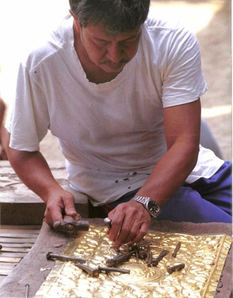 <p>(<strong>religious and secular art</strong> in metal and wood)</p>
