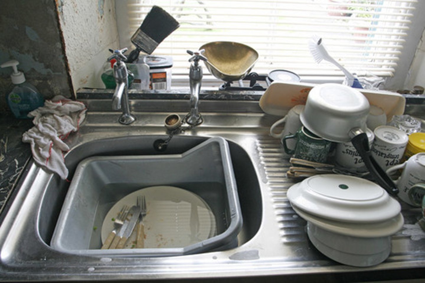 <p>kitchen sink</p>