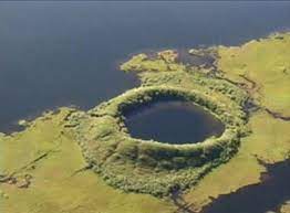 Pingos collapse when temperatures rise and the ice core thaws. When this happens the top of the dome collapses and leaves a rampart surrounding a circular depression called an ognip. 
