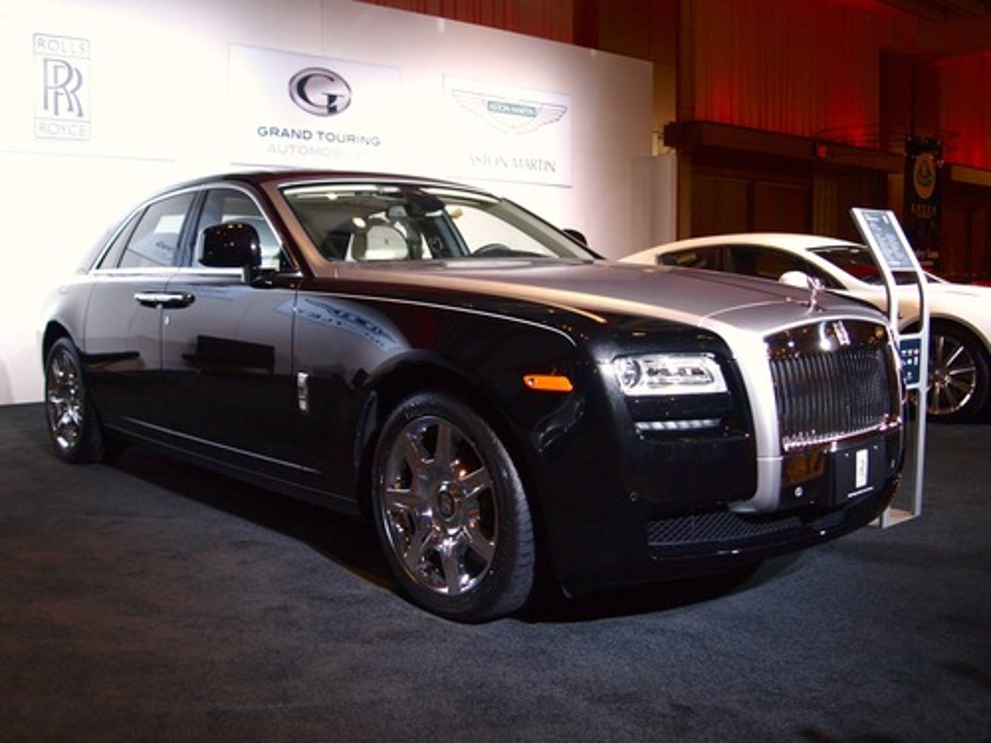 <p>To disappear, to leave inconspicuously, without know one seeing you.<br>2016 Rolls-Royce Car</p>