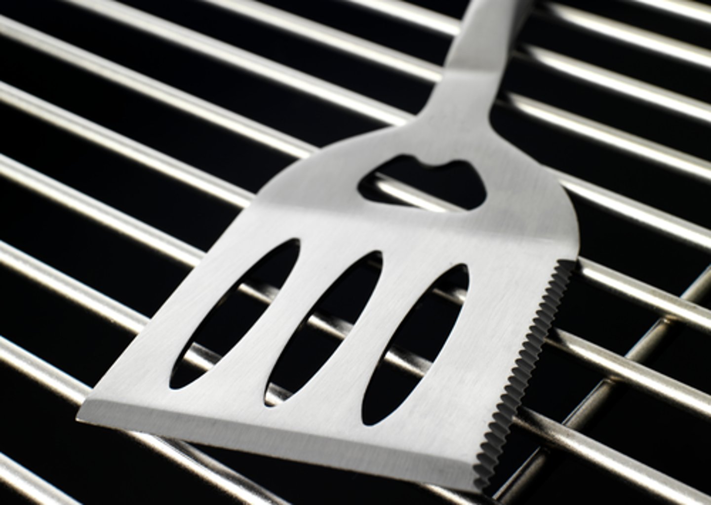 <p>a flat tool with a handle, used to turn or lift food on a barbecue.</p><p>He flipped the burgers with a _________ so they didn’t burn.</p>