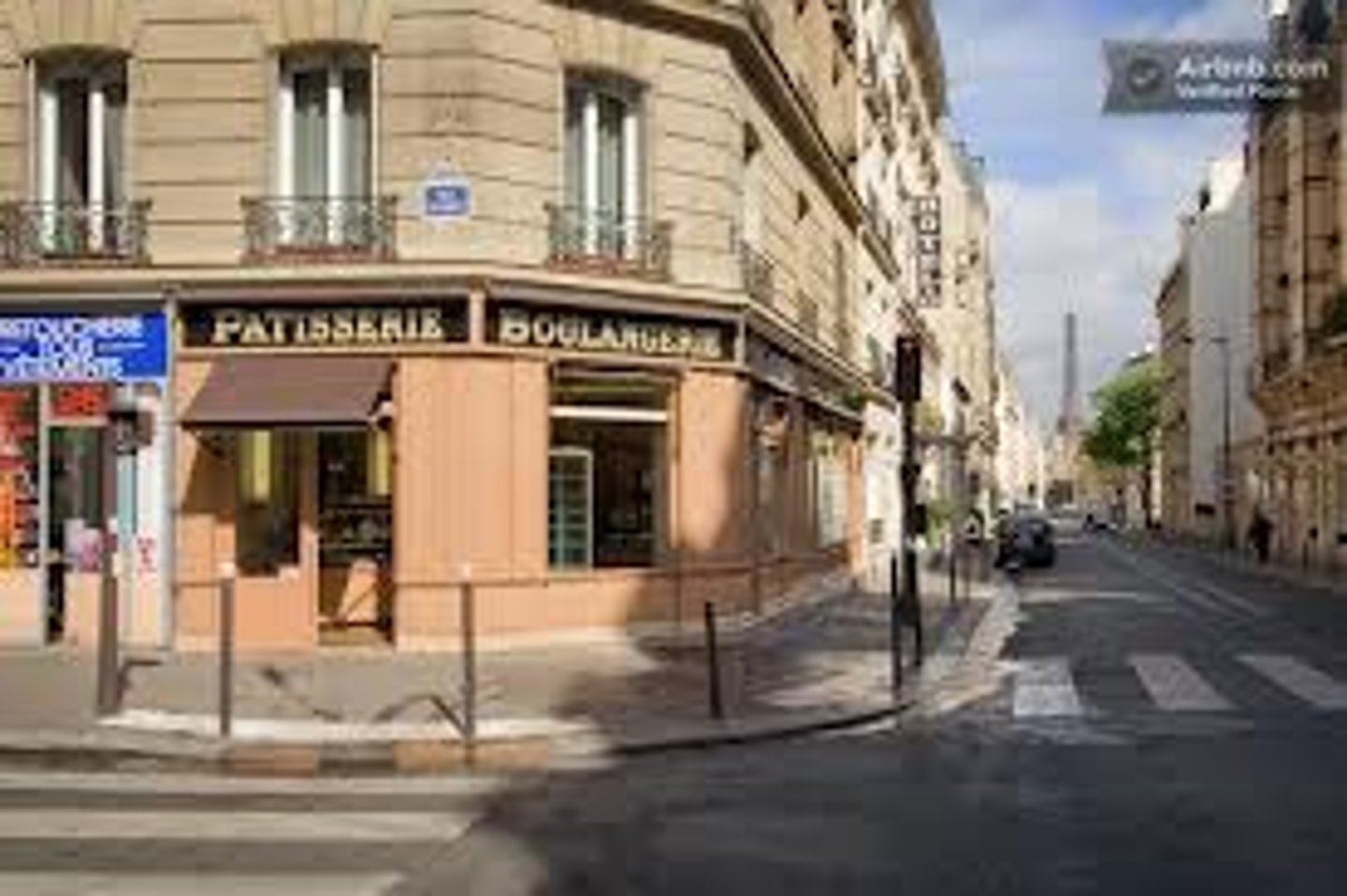 <p>at the corner (of)</p>