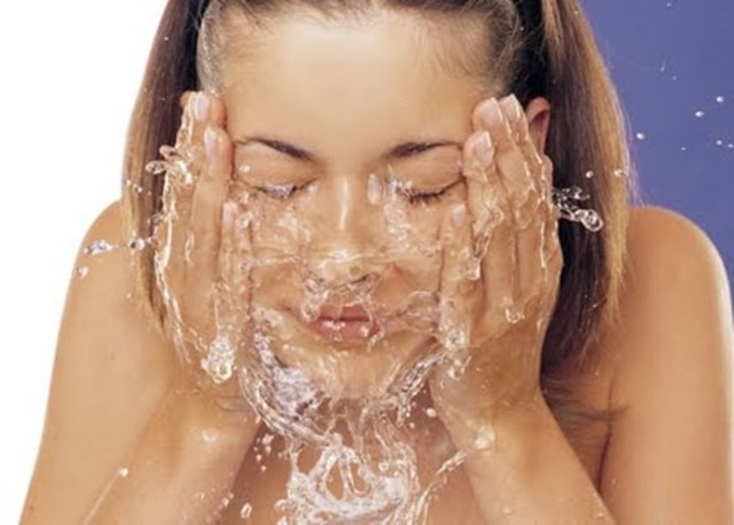 <p>to wash one's face</p>