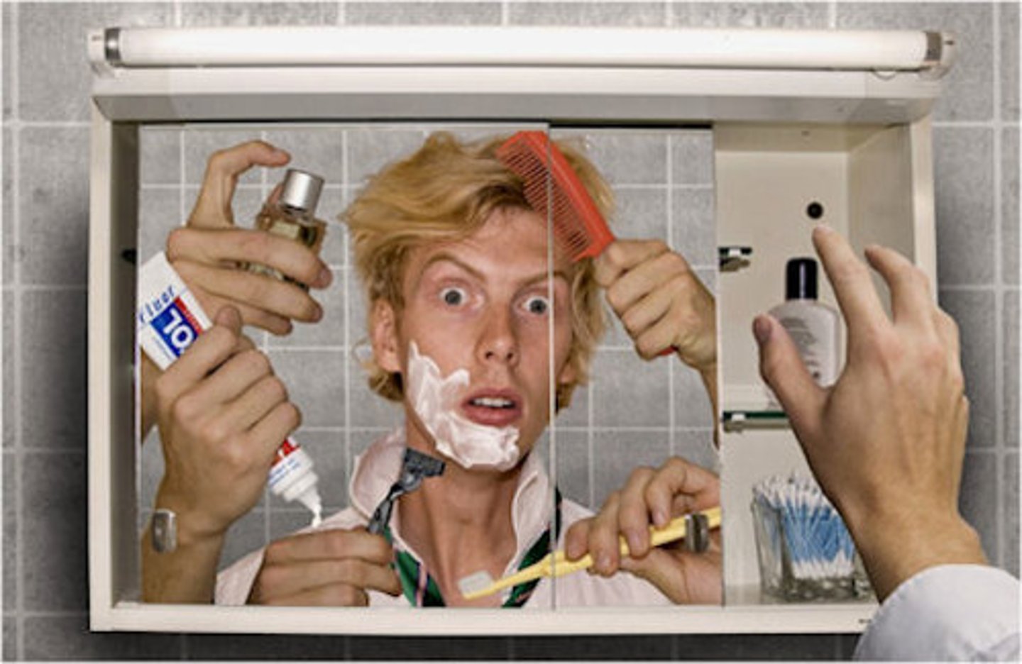 <p>to fix oneself; to get oneself ready</p>