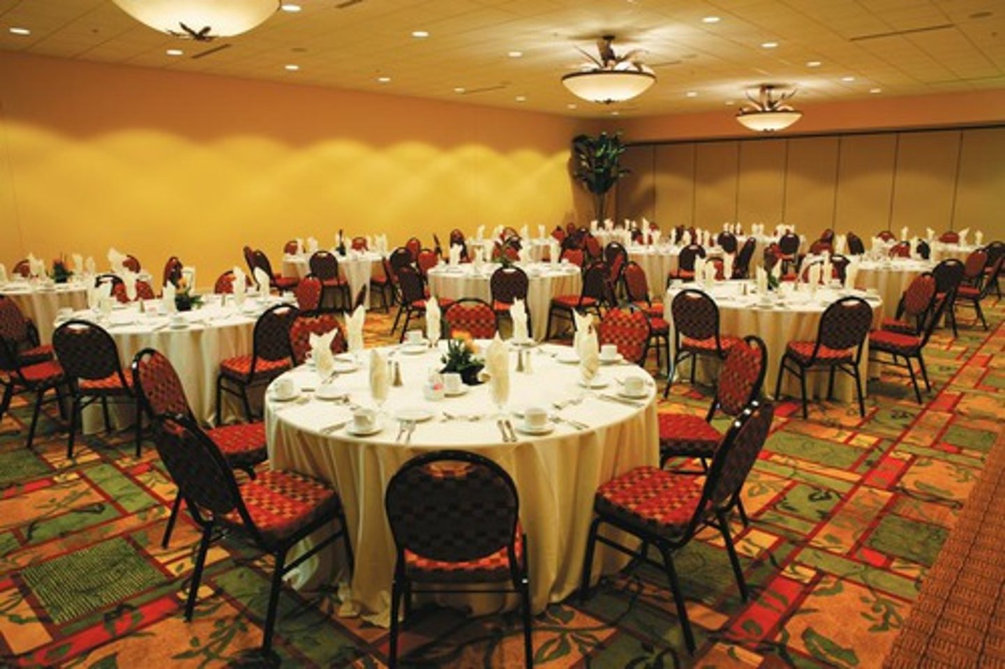 <p>a formal dinner for many people on an important occasions</p>