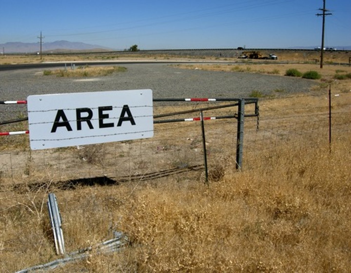 <p>area, region</p>