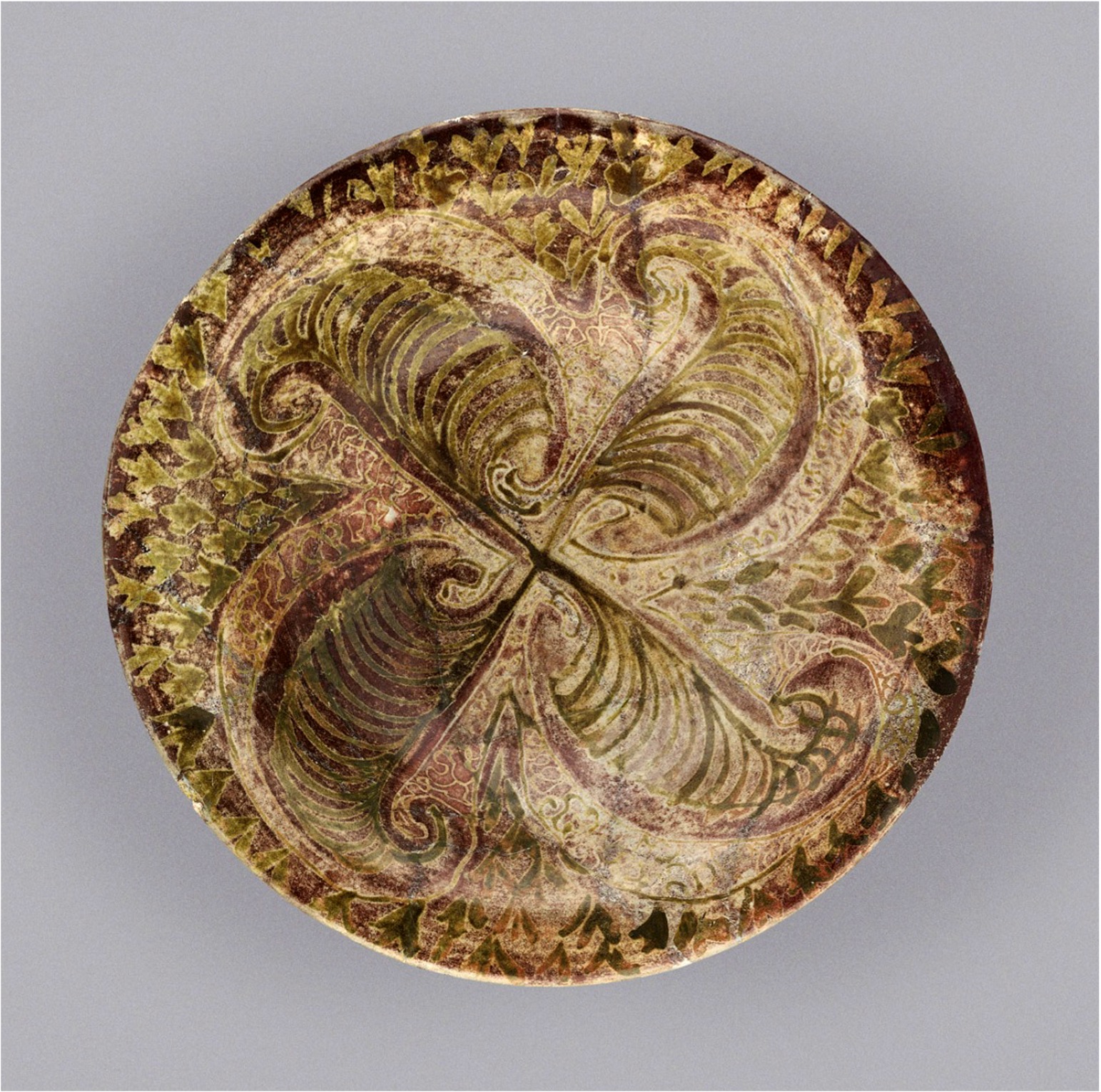 <p>Lusterware Plate, c. 950 CE</p>