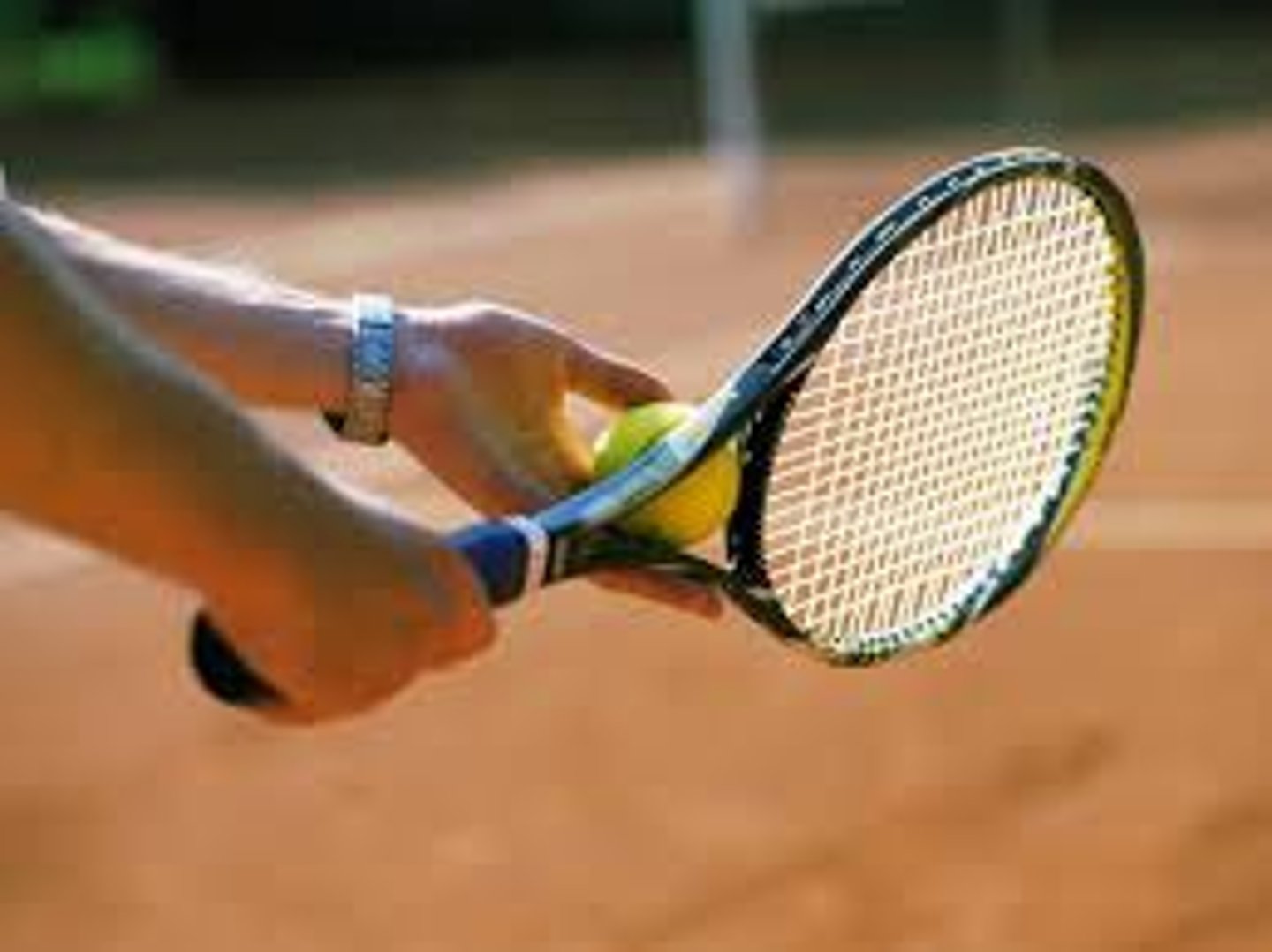 <p>to play tennis</p>