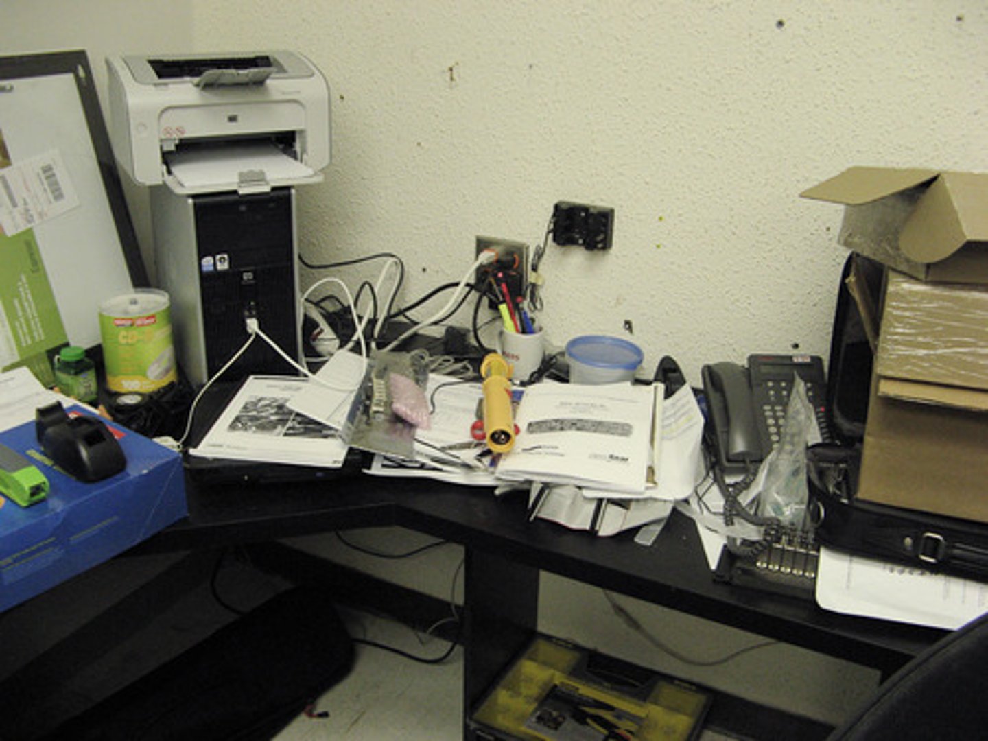 <p>disorderly</p>