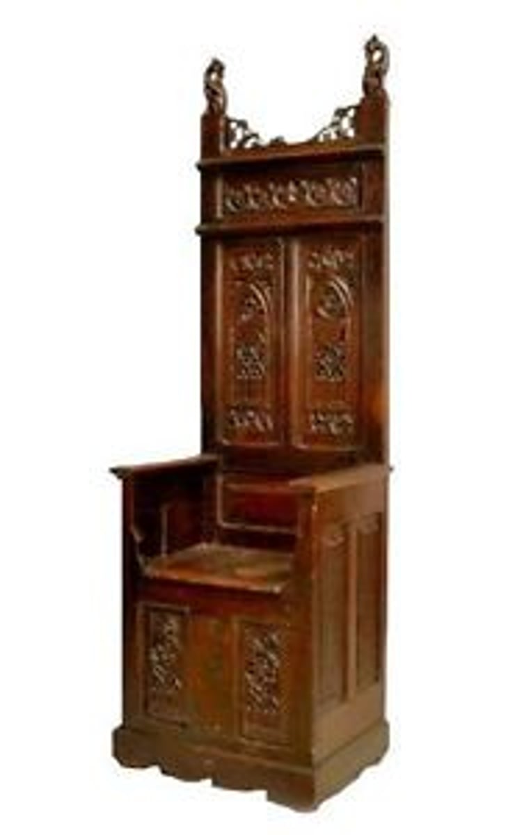 <p>Gothic</p><p>Medieval chair intended for use by the highest ranking person in the household</p>