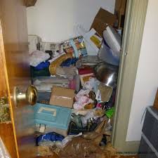<p>a messy or disorganized collection of things; to fill a space with too many items, making it untidy.<br></p>