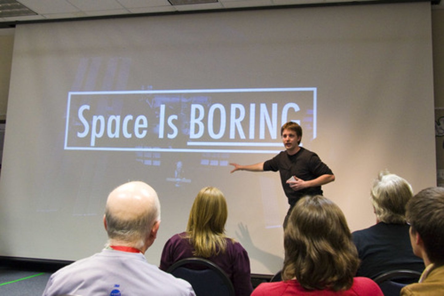 <p>(a) vô vị, nhạt nhẽo</p>