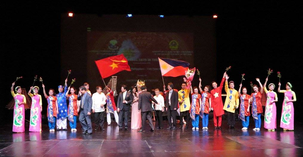 <p>(n) mối quan hệ văn hóa</p>