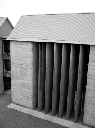 <p>This is the <strong>Ministry of Justice in Brasilia</strong>. It features pilotis turning into thin walls to create areas of shadow and become elements of producing shadow as a result of light.</p>