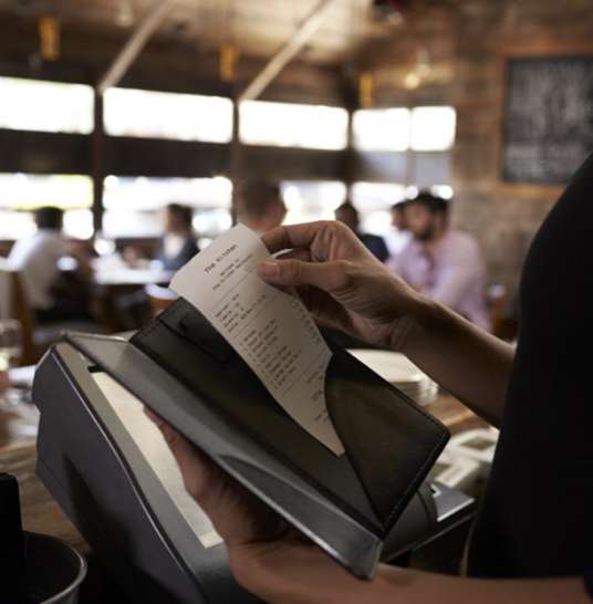 <p><em>Voisitko tuoda laskun, kiitos?</em></p>