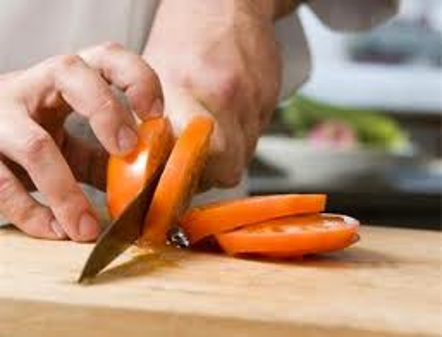 <p>to slice, to cut (cortar en pedazos delgados)</p>