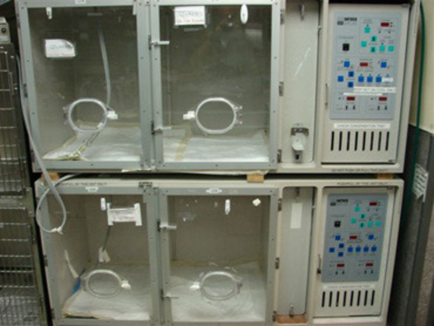 <p>used in stabilization of small animals by minimizing handling while continuously administering oxygen</p>
