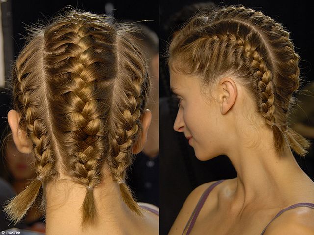 <p>partie d’un tissu fait de brins végétales entrelacés, servant de tapis, de couchette<br>ou<br>Tresse plate<br>ou <br>tresse de cheveux</p>