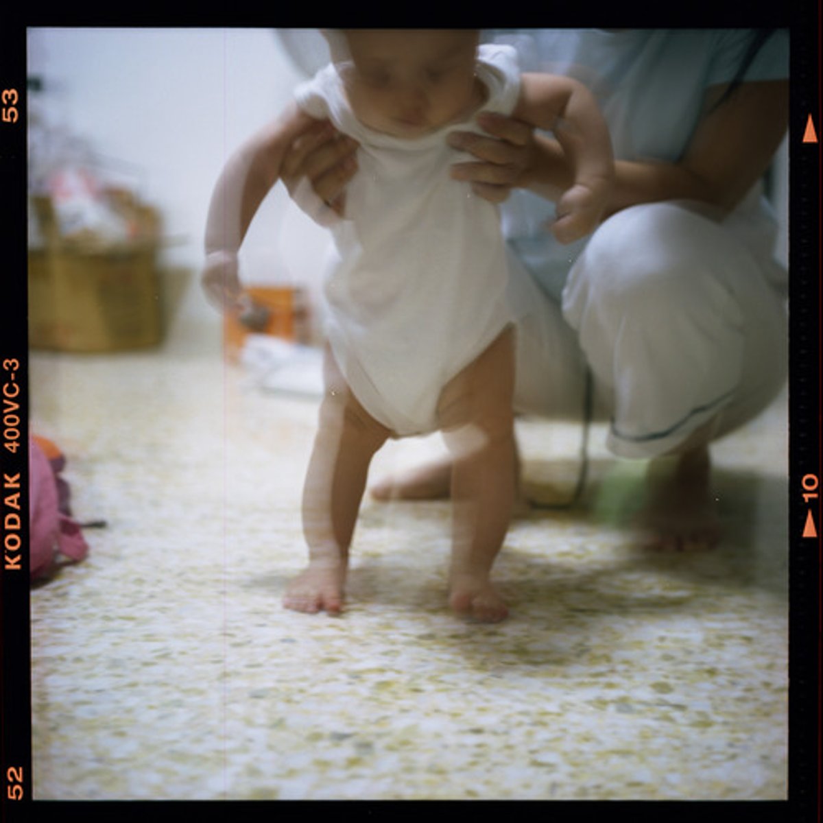 <p>to go by way of; to walk (zǒu)</p>