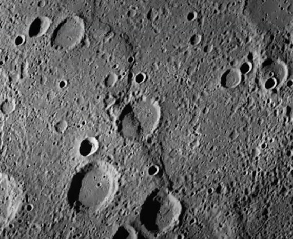 <ul><li><p>heat and the strength of the lithosphere</p><ul><li><p>warm and weak</p></li><li><p>cooling and contraction</p></li></ul></li><li><p>iron rich planet</p><ul><li><p>planet can stay warm enough to maintain a magnetic field</p></li></ul></li><li><p>thrust faults across the surface</p></li><li><p>lots of craters</p></li></ul><p></p>
