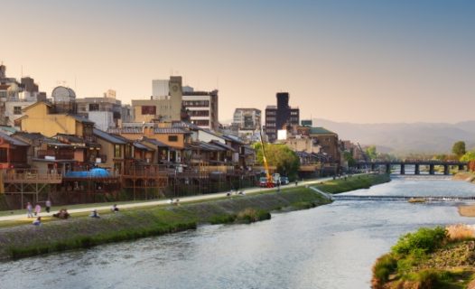 <p>川 / 河 (かわ)</p>