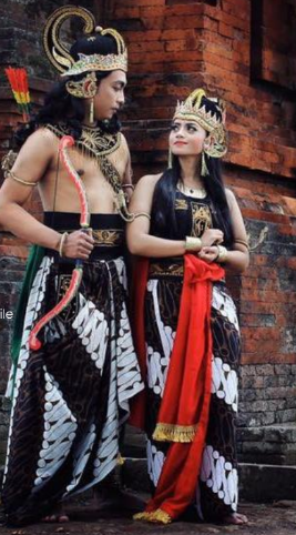 <p><strong>Sarong</strong></p>
