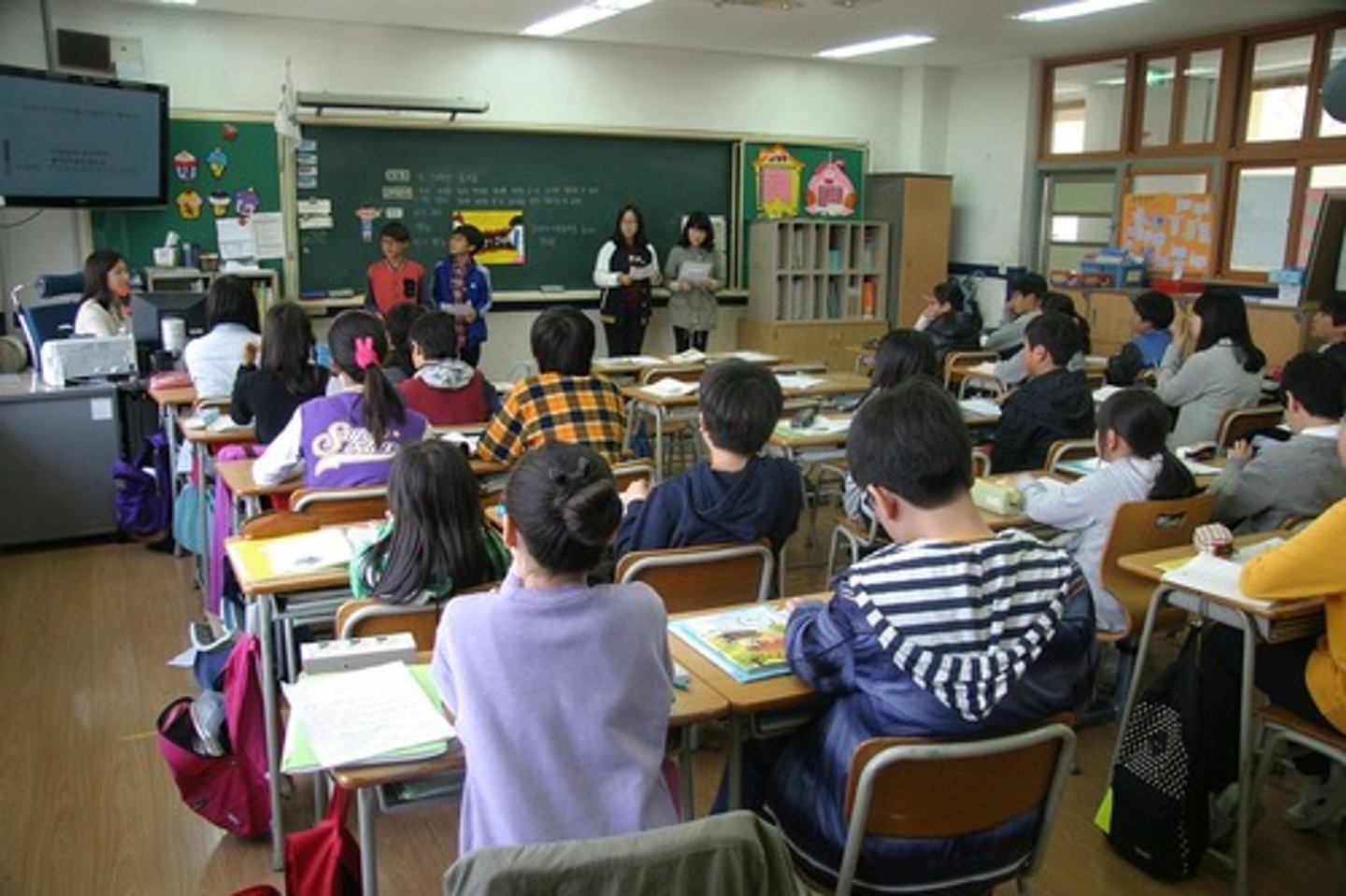 <p>clase, lección, curso</p>