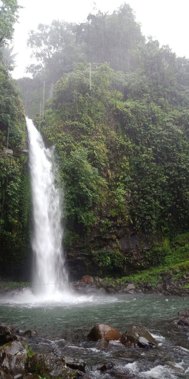 <p><em>Air terjun.</em></p>