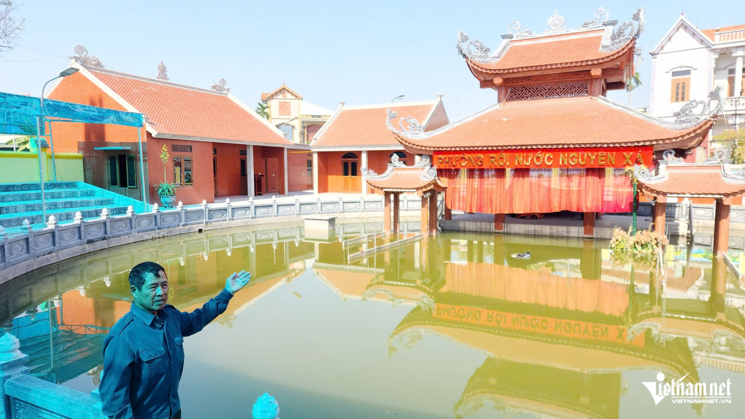 <p>Water puppetry </p>