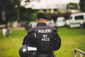 <p><span><strong>the far-reaching power of police and the legal system:</strong></span></p><ul><li><p><span><em>You can't escape _ (= the police will catch you if you have done something illegal).</em></span></p></li><li><p><em>Criminals who are <u>on the run</u> are unlikely to escape _ forever. If they make one mistake, they might get caught.</em></p></li></ul><p><span>= </span><strong><em>cánh tay dài của pháp luật</em></strong><span> → nghĩa là cảnh sát, luật pháp</span></p>
