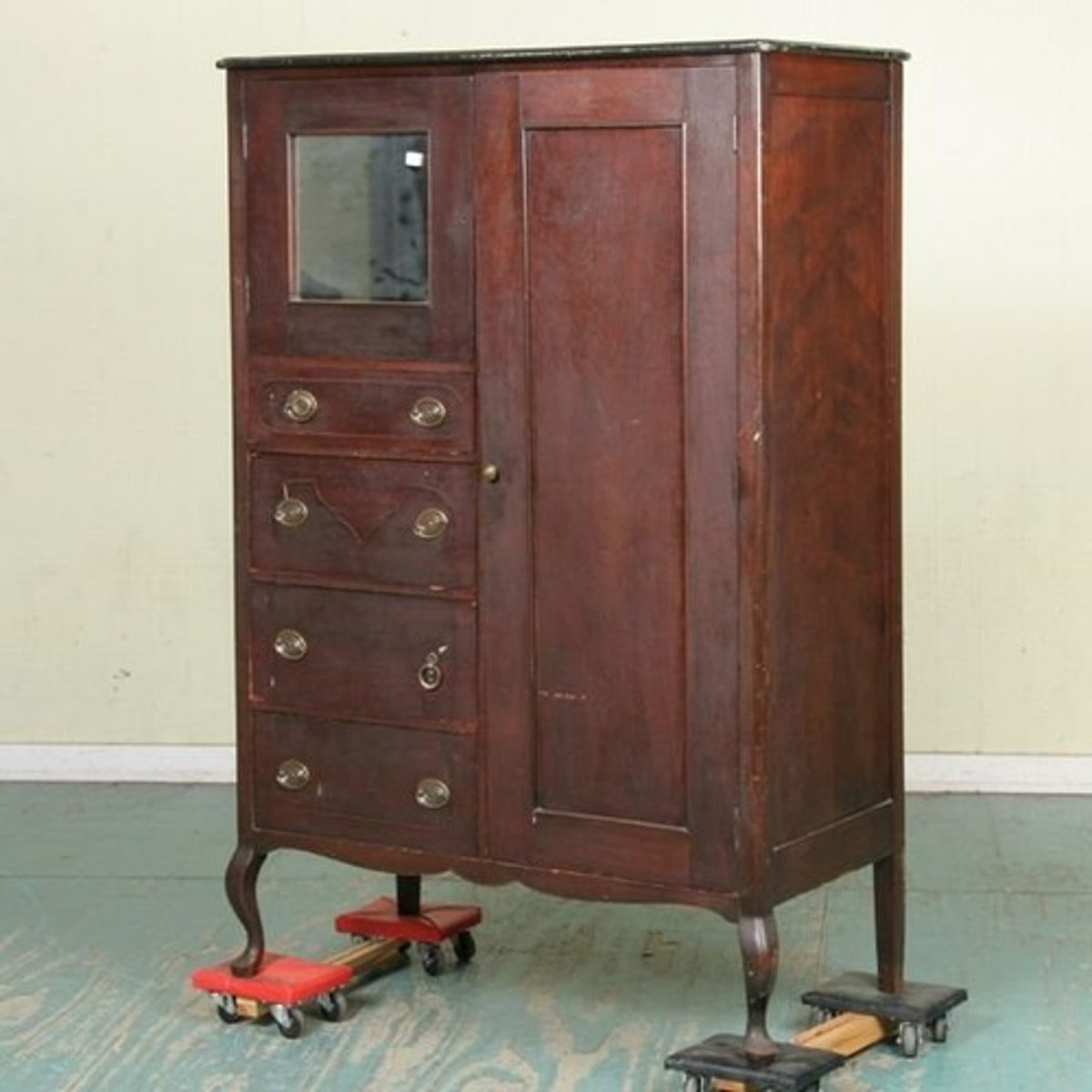 <p>Large furniture wardrobe with drawers</p>