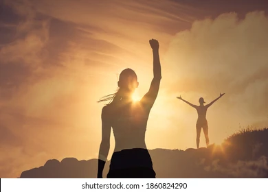 <p>inspirador, que levanta el ánimo, trae esperanza</p>