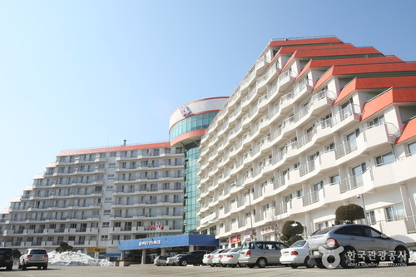 <p>apartahotel, condominio (tipo resort)</p>