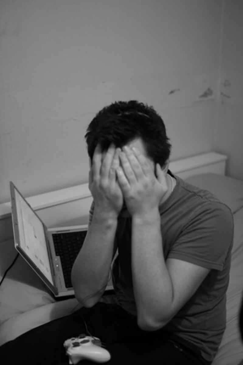 <p>The hopelessness and passive resignation an animal or human learns when unable to avoid repeated aversive events. Dogs placed in a chamber where they received electric shocks from which they could not escape. When given the opportunity to escape the shock, most did not try.</p>