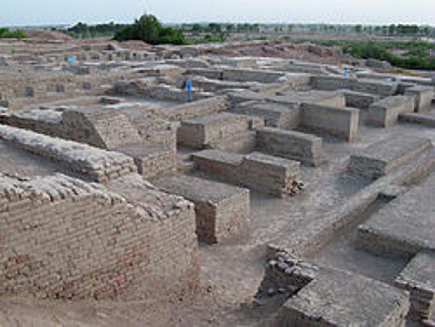 <p>-Pakistan, Mehrgarh<br>-8500 years ago<br>-Pun-Abi's tomb <br>-River was very unpredictable, had to control it for good farming<br>-Granaries but no grain<br>-Cemeteries but no royal tombs<br>-No grave goods (practicality)</p>
