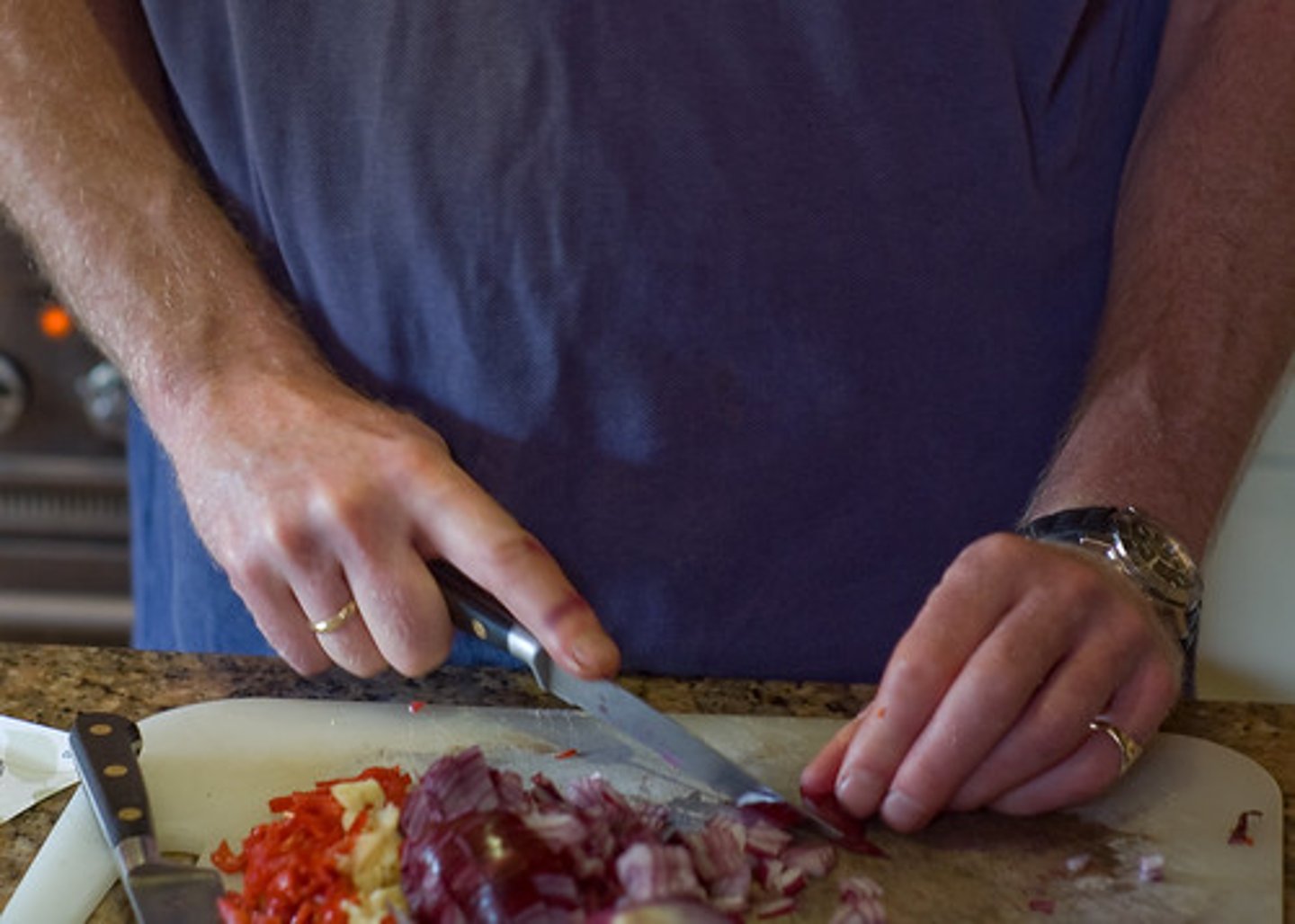 <p>to cut something into pieces with an axe, knife, or other sharp instrument (нарезать, шинковать)<br><br>_______ the meat into small cubes.<br>Порежьте мясо небольшими кубиками.<br><br>Can you _______ up some carrots for me?<br>Вы можете нарезать /нашинковать/ мне моркови?</p>