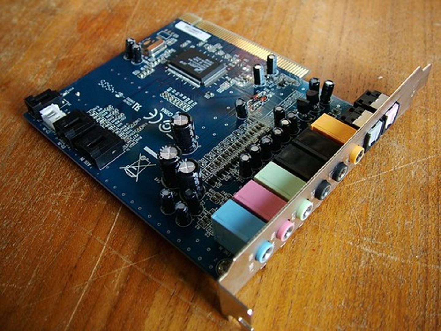<p>connect as x1 PCIe or PCI cards and normally have PC 99 color-coded 1/8" mini-jacks for I/O and speakers and optical I/Os known as S/PDIF.</p><p>(Example: TOSLINK)</p>