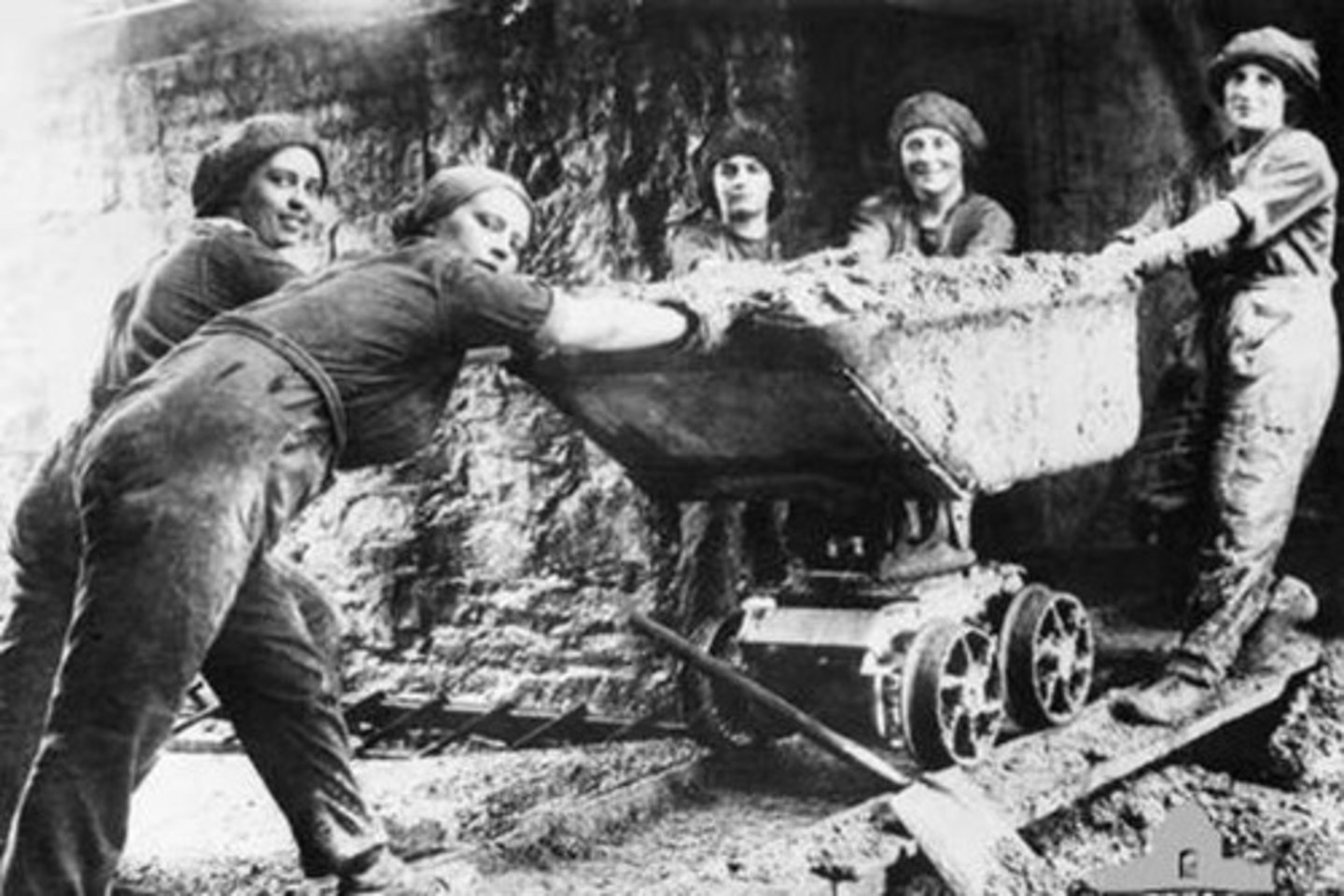 <p>This event led to overproduction during the 1920's</p>