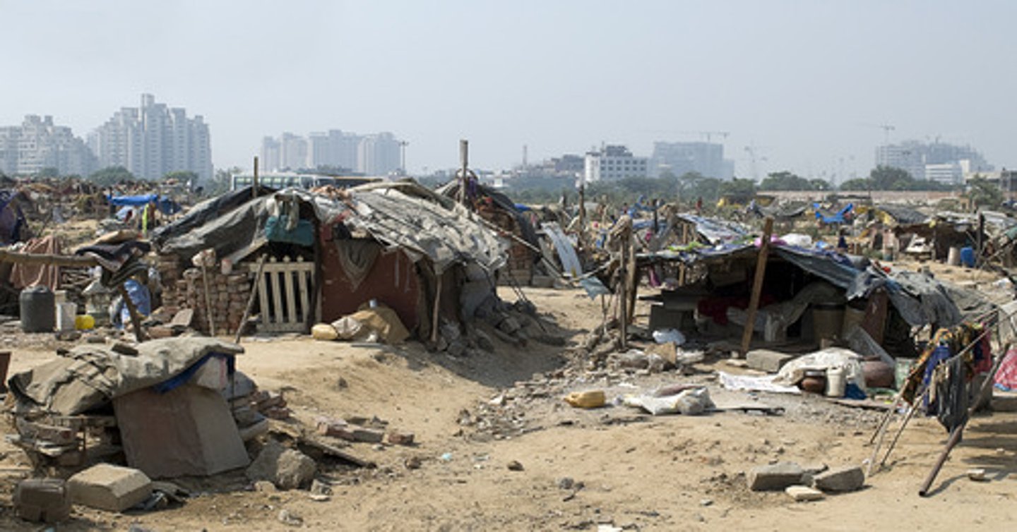 <p>Excluded/isolated/not significantly involved: ở ngoài rìa</p><p>ex: those on the margins of society have few if any friends and lack the means, faculties or desire to make a meaningful contribution to the community, they are utterly alone and despondent.</p>