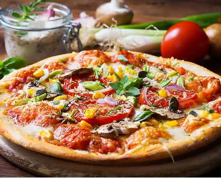 <p>There was <strong>only</strong> one pizza for ten people.</p><p><span>|ˈəʊnlɪ|</span></p><p>Только, всего лишь</p>