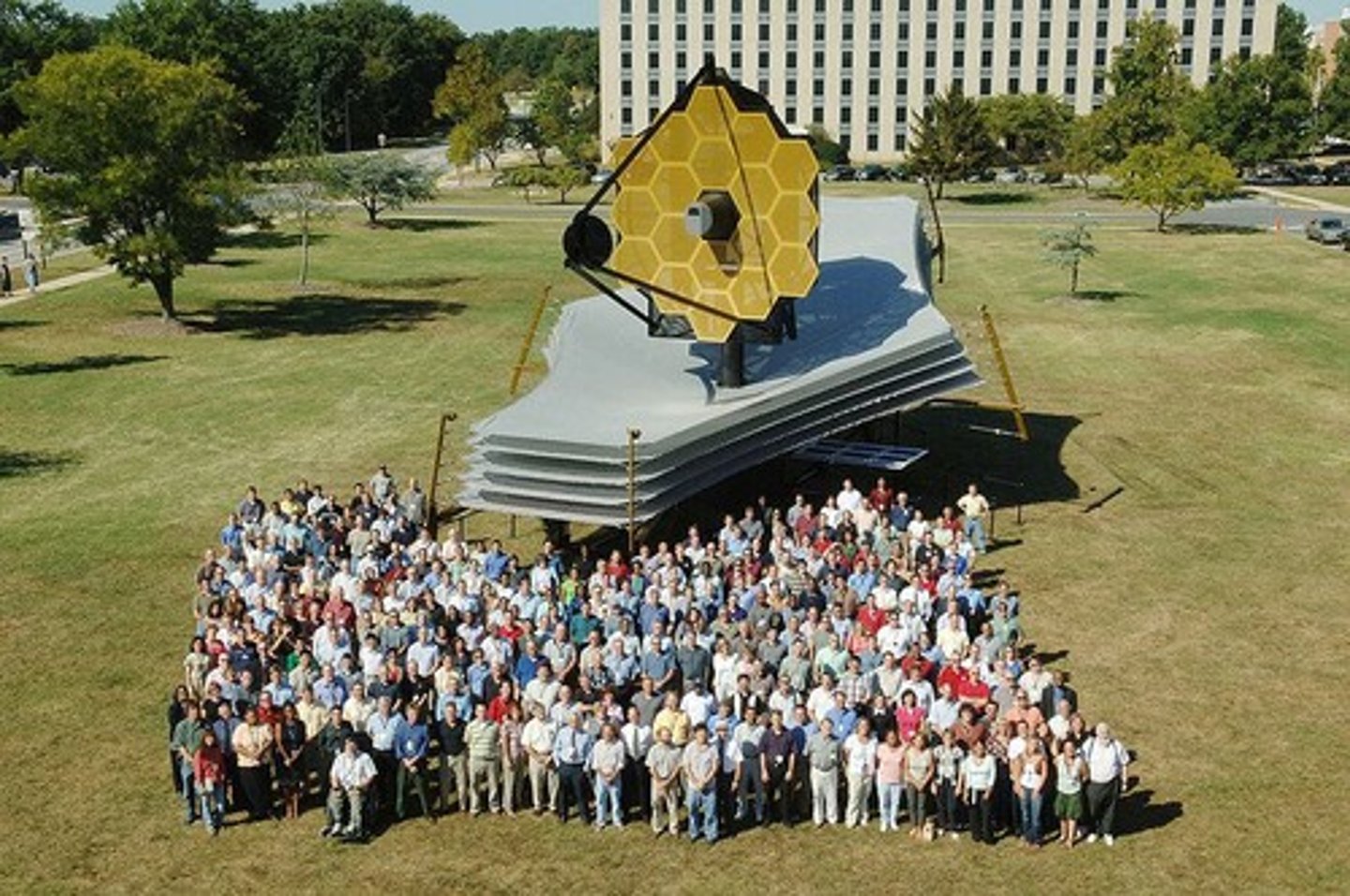 <p>Space-based observatory optimized for infrared wavelengths.</p>