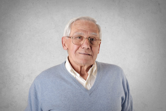 <p><strong>granddad</strong></p><p>/ˈɡrænˌdæd/ Noun</p>